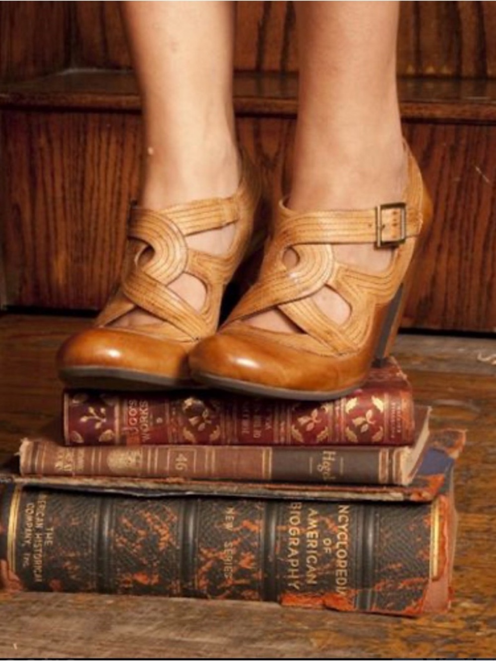 Miz Mooz Soho Tan Distressed Leather Mary Jane Heels Sz 7